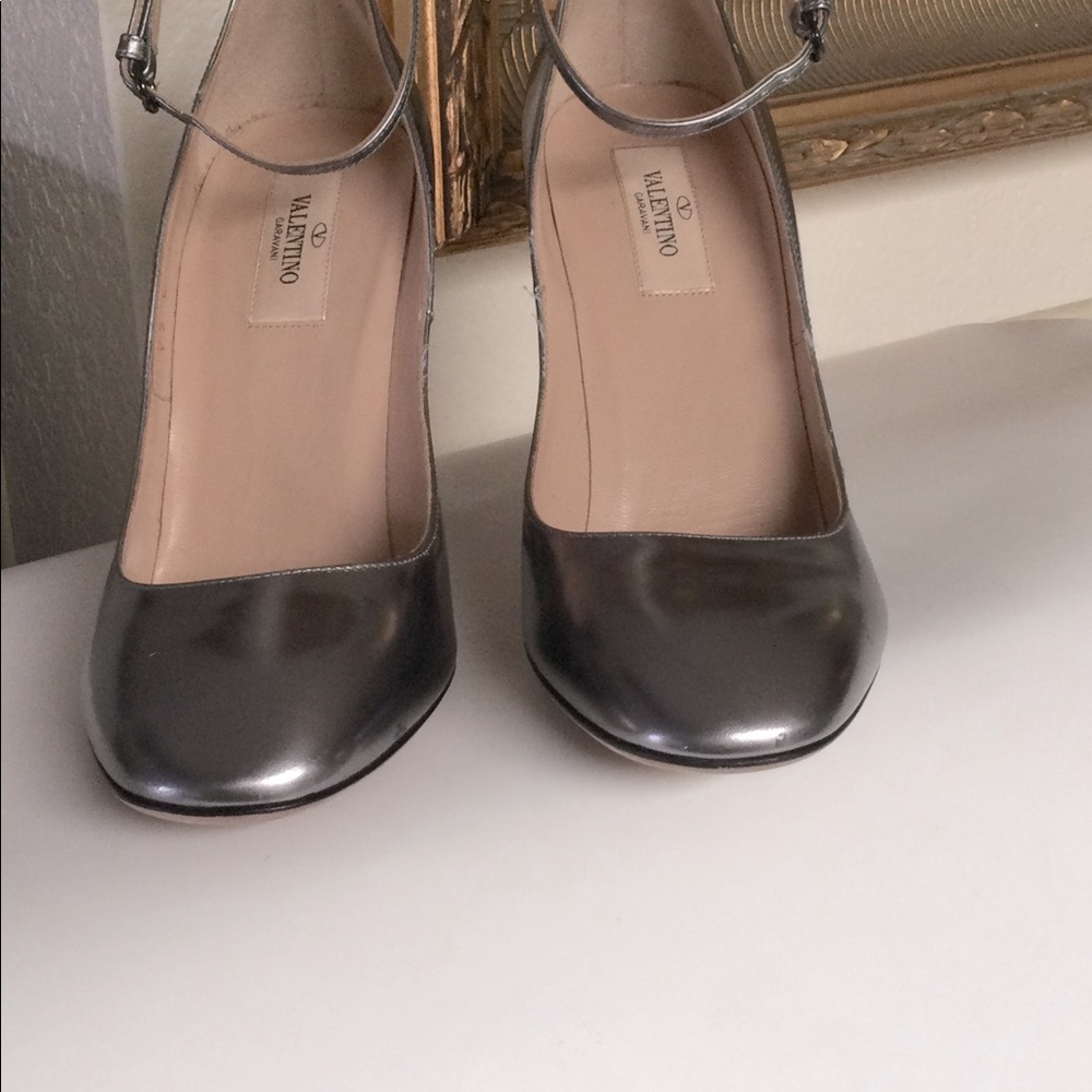 Valentino Metallic Silver Leather Block Heel Pumps - Picture 13 of 16